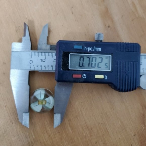 Vintage Lot of 8 Clear Plastic Buttons with White Flower Design and Faux Pearl - Picture 10 of 10